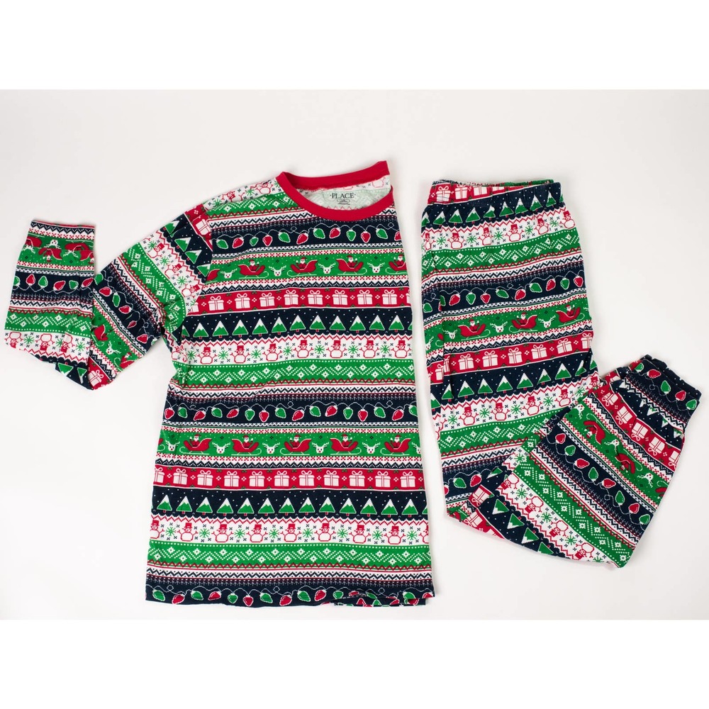 PLACE Adult Christmas Themed Pajama Set